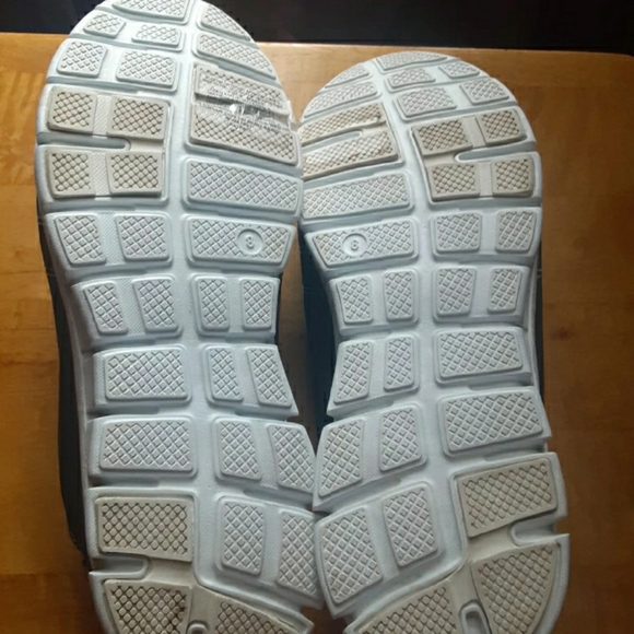 Shoes - Picture 5 of 7